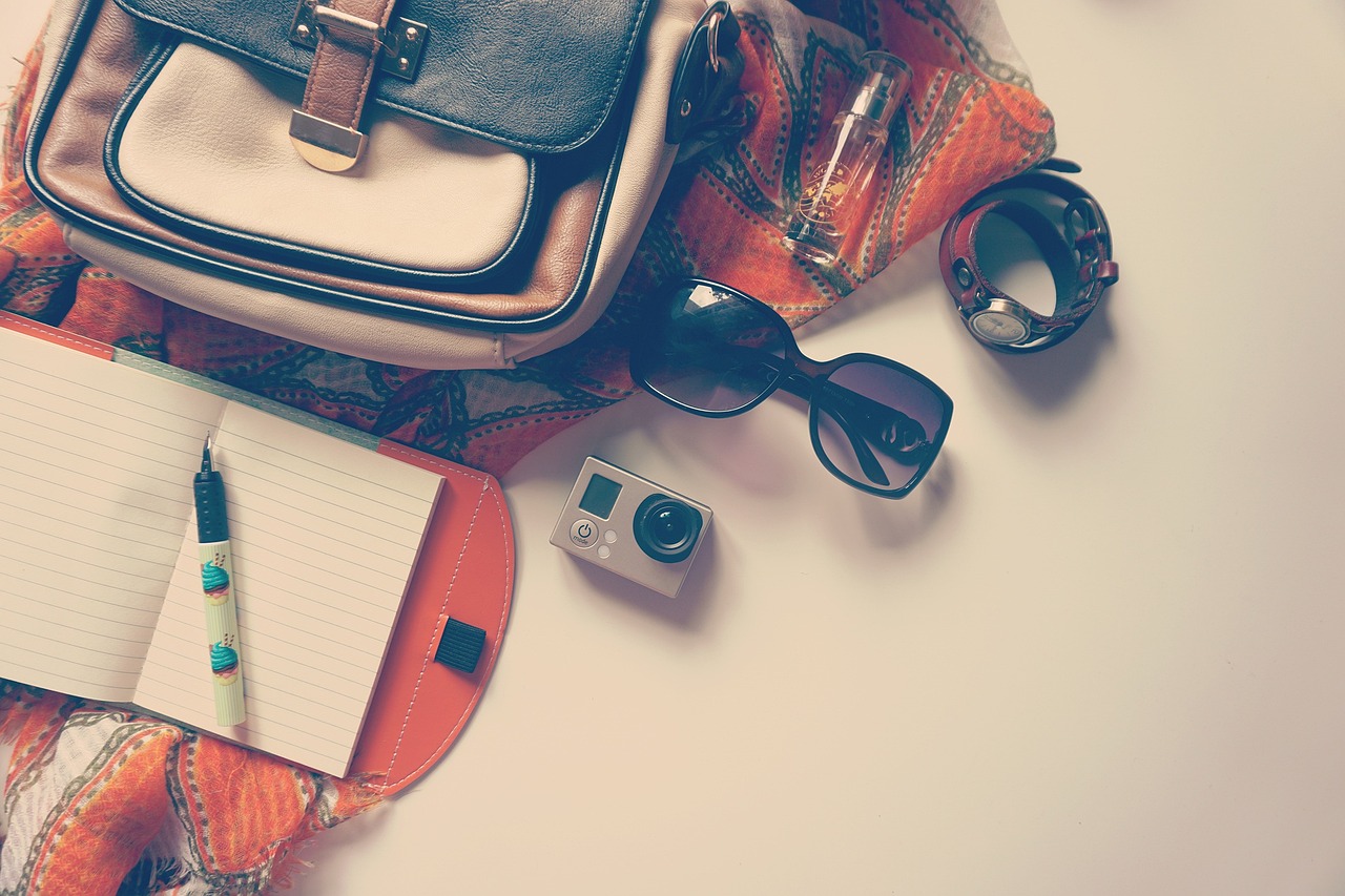 Keeping organized during the vacation routine change (aka how not to melt into chaos this summer) ☀️